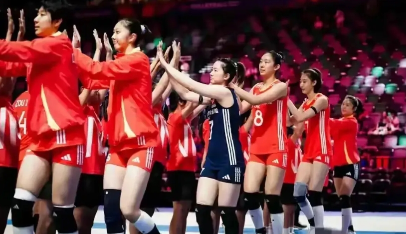 一些人到底想啥呢？！
人家杨昊在从香港回北京的路上说了句“回京了，累。”一句实话