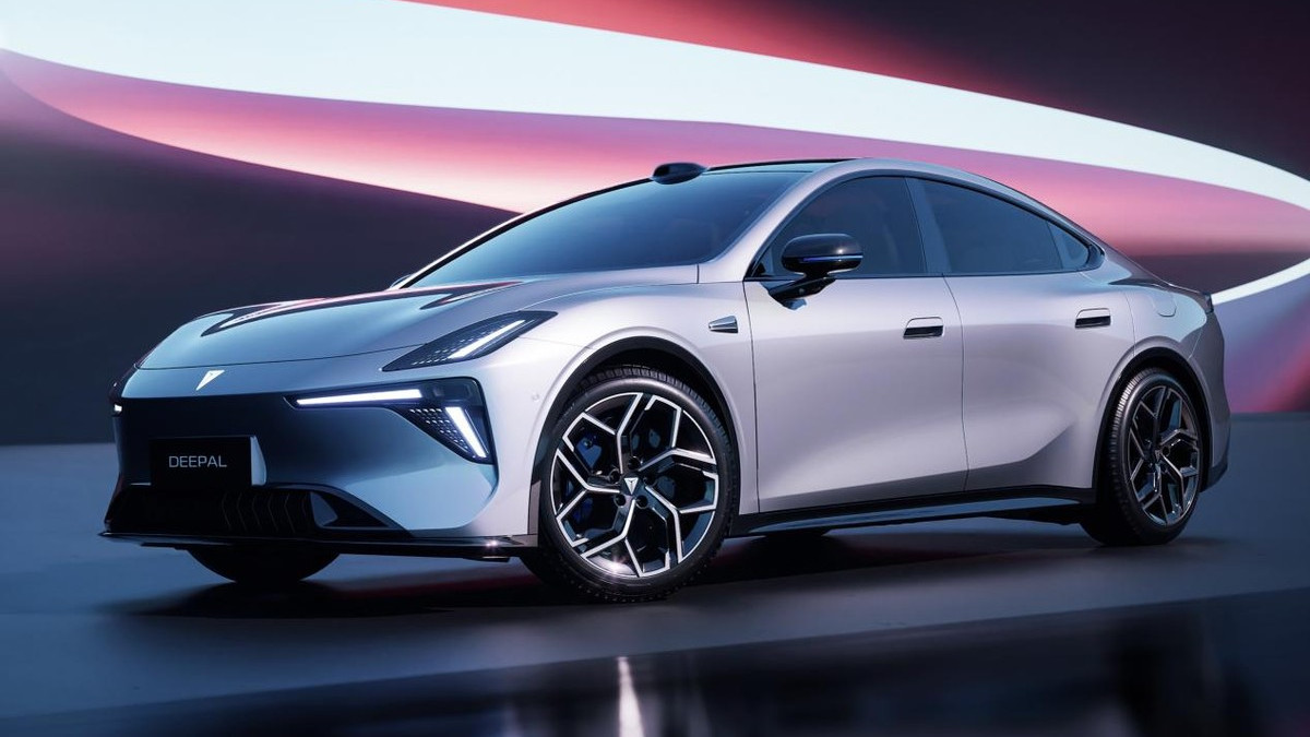 标配激光雷达+磁流变悬架，深蓝L06预售价13.99万起！