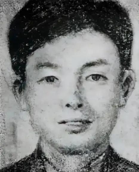 1930年，地下党员傅有智被捕，敌人把他带到了海滩，连开5枪，枪枪命中，谁知，等