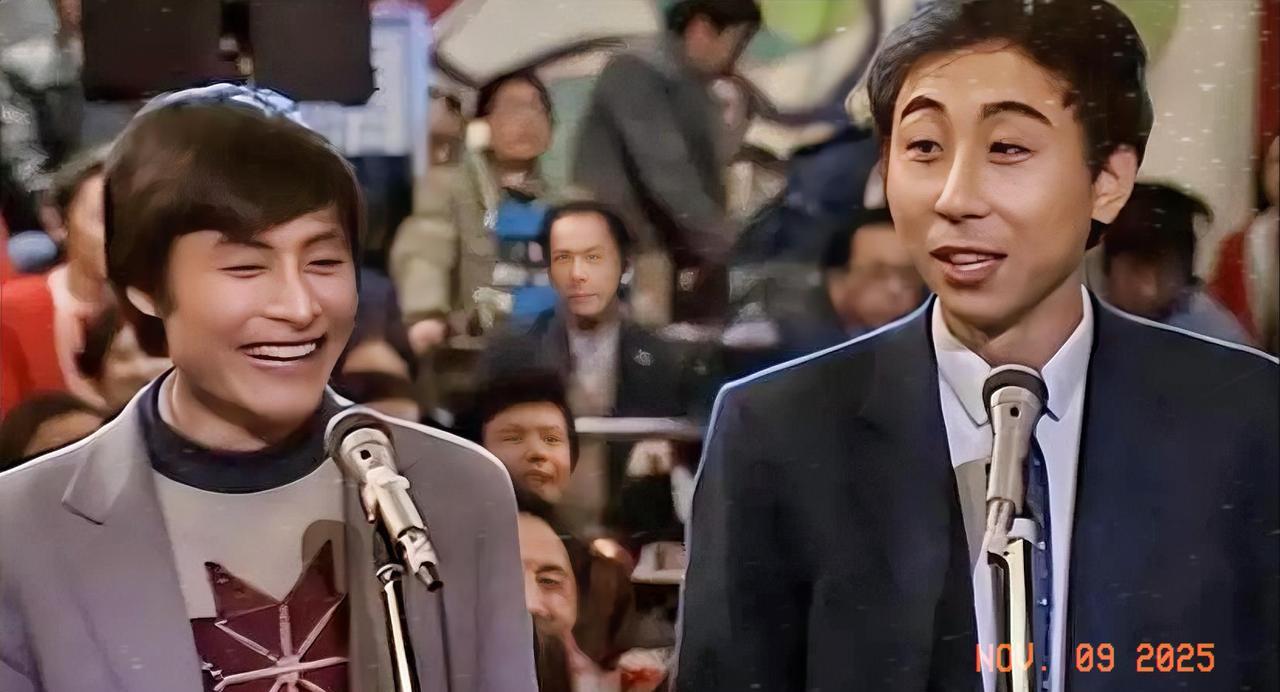 80年代
刘伟冯巩在春晚上，表演的珍贵影像。那时候他们还很年轻帅气，现在应该是6