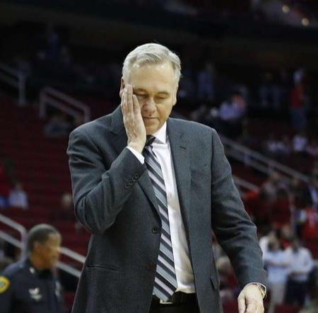 如果把德安东尼请回来，火箭的进攻能不能梳理明白
加上现在的防守基本盘，锋线群都是