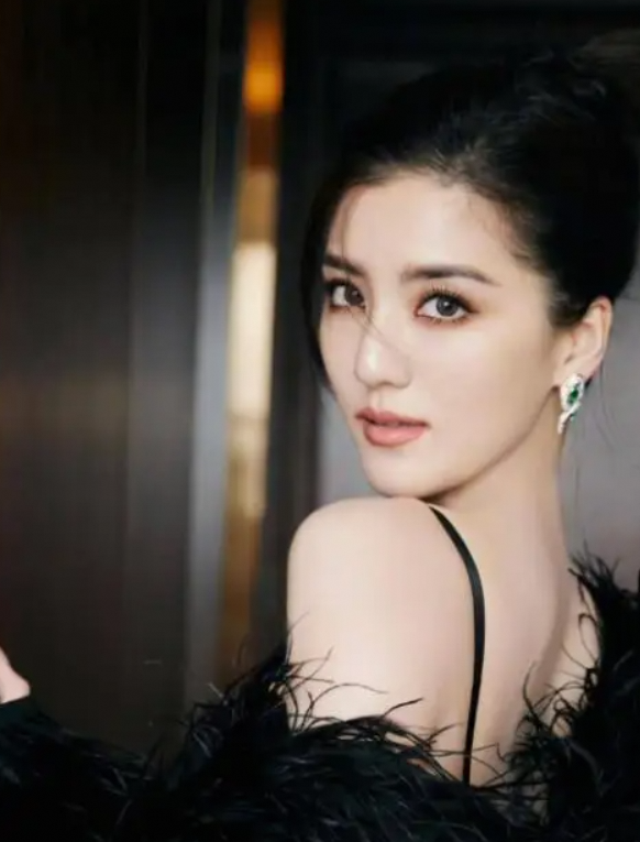 吴千语婚后瘦成纸片人且“地包天” 与婚前大不同