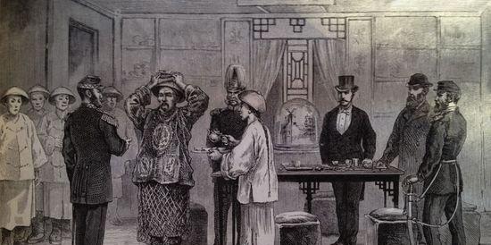 伊朗注定被历史所抛弃！
在遭遇了以色列和美国的双重打击之后，在升起复仇的黑旗之后