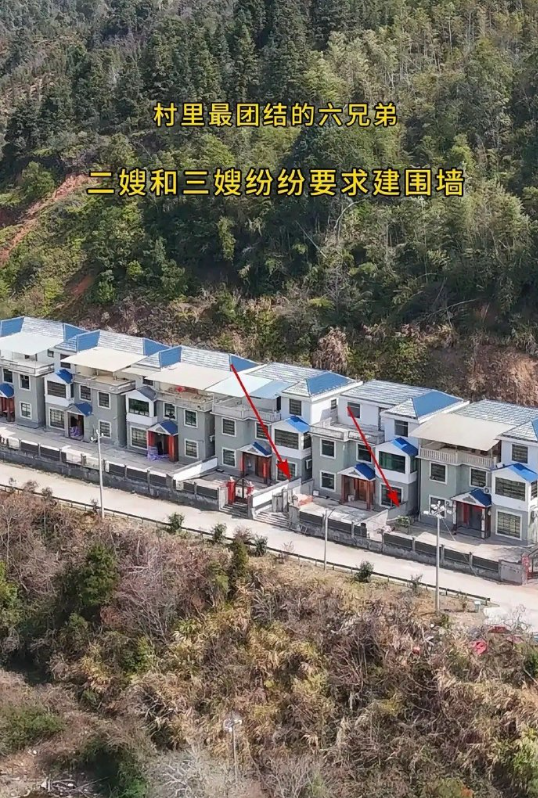 二嫂和三嫂非要建围墙，你们说应不应该 ​​​
