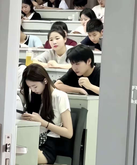 发现大学里越漂亮的女生越没人喜欢
