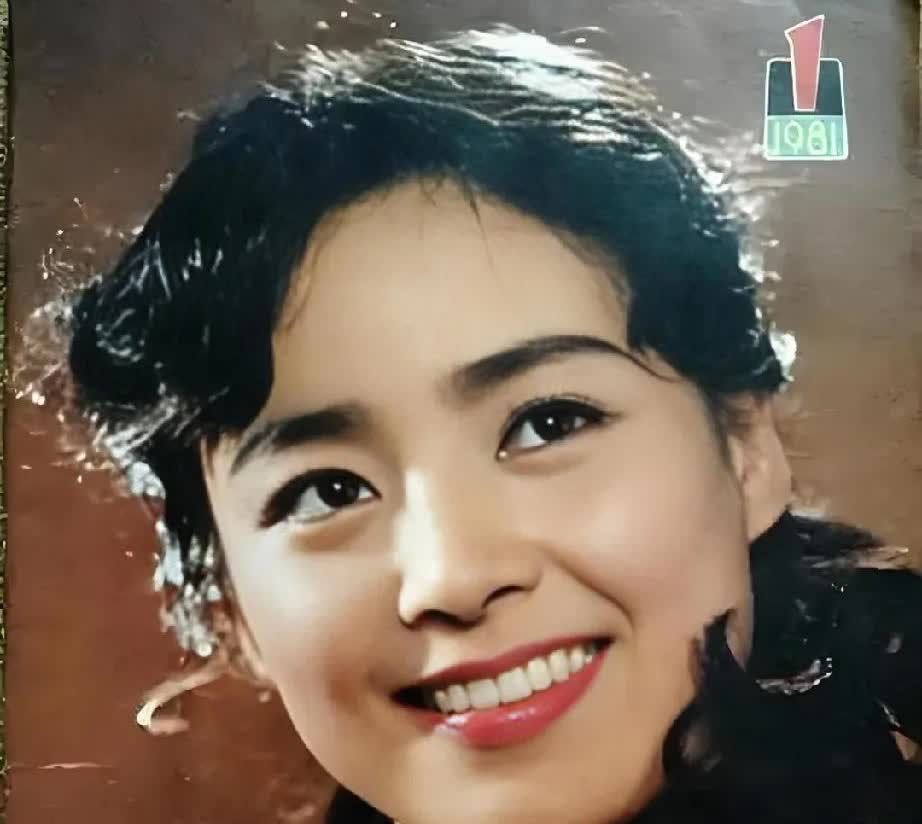 谁给你这么大的自信，看图六，胆敢碰瓷著名影星张瑜，你跟张瑜长得很像？你问问张瑜同