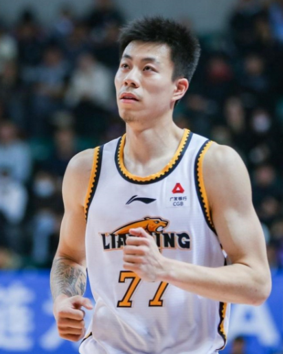 看张镇麟在上海的表现，越发觉得国家队让他去顶4号位简直无比扯淡
张镇麟的优势，2