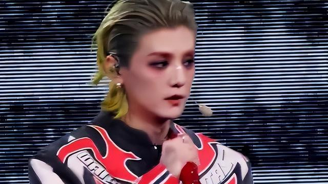 继陈晓之后，鹿晗眼睛里也没有星星了，瘦到脱相，疑似患有抑郁症