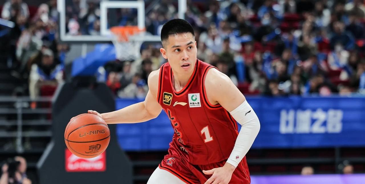 赵继伟应该好好学习陈盈骏对阵山西的表现
下半区半决赛北京对阵山西，这组对决大多数