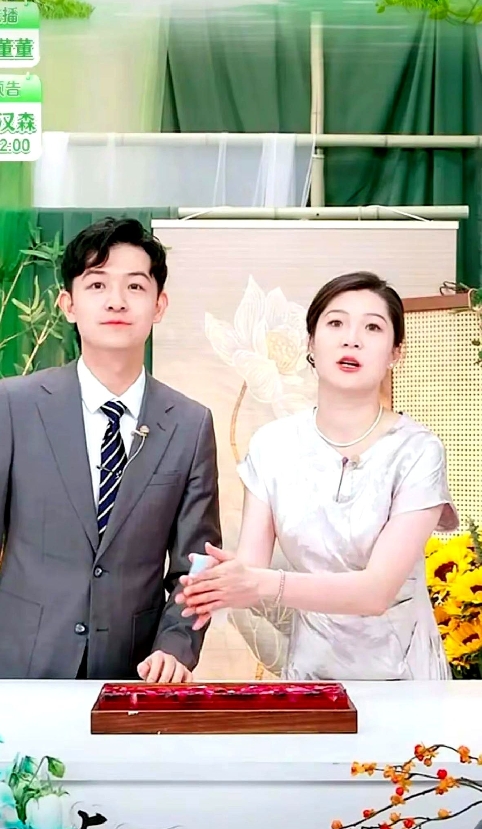 与辉同行回应了！

用两个细节回应董宇辉出圈三周年，这样的仪式感让粉丝更加珍惜，
