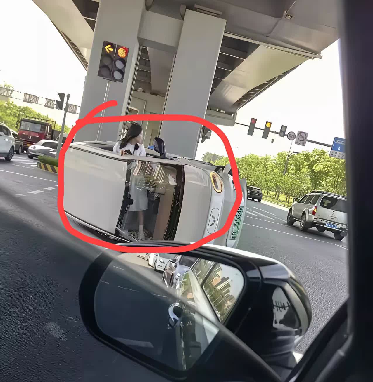 【投票】全透明的，有谁知道这是什么牌子的车呢？