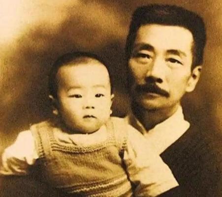 鲁迅为什么骨头硬？因为他是真有钱！鲁迅工资之高，是你难以想象的，1912年鲁迅进