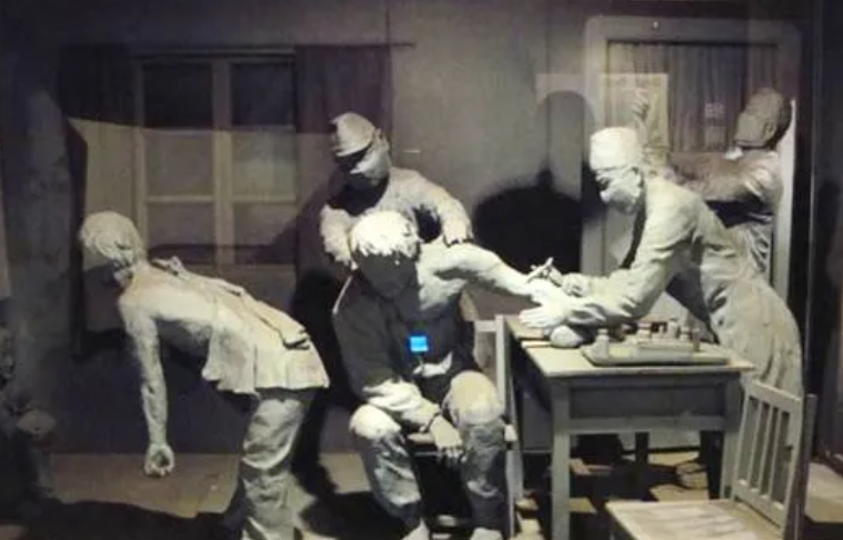 1941年，日本军医曾进行过一项“人马换血”实验，他们将活人的血抽出来，再把马血