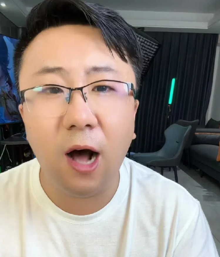 杰哥:就算兰姐是零粉丝，一场直播就可以让她涨粉几十万！

刚刚，杰哥直播时，有人