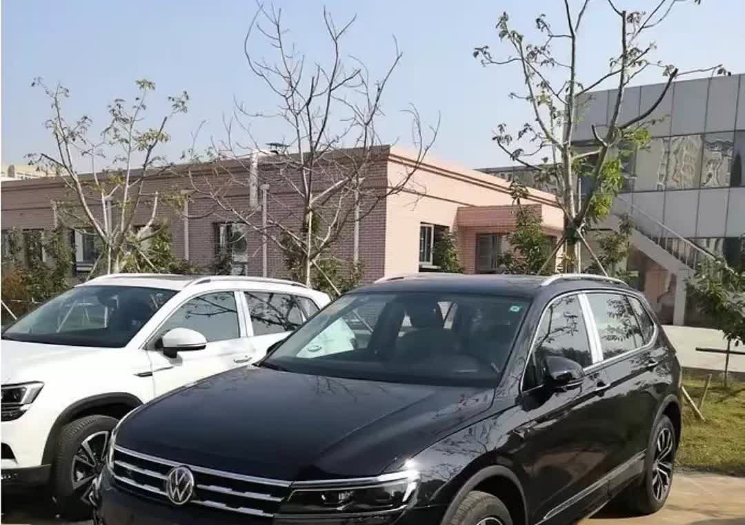 亲戚有一辆大众途观，乃是 2015 年购置的，彼时落地价达 31 万。此车车况甚