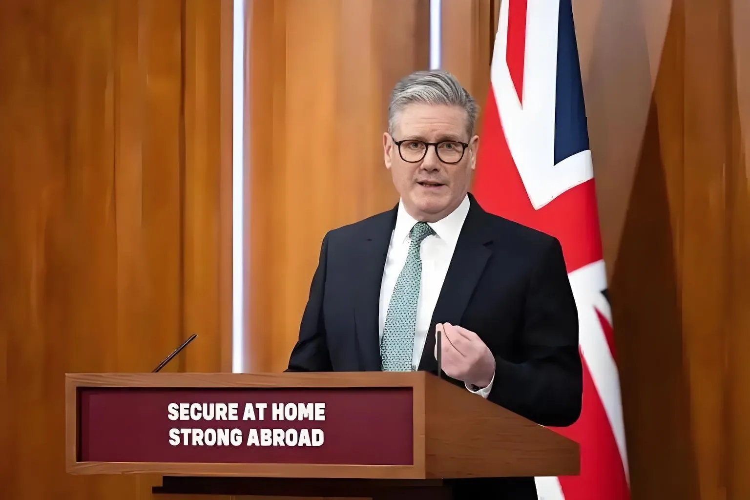 英国把俄罗斯列为“直接”威胁。

俄罗斯卫星通讯社5月31日援引英国《卫报》的消