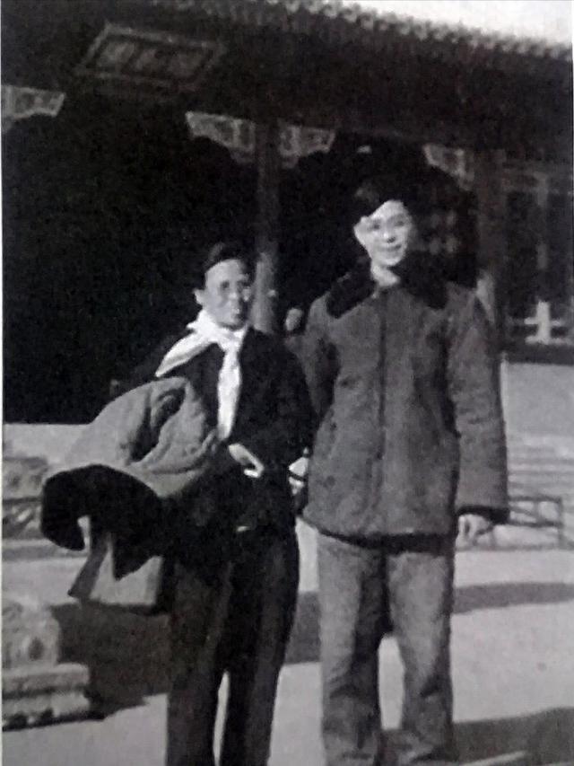 1941年，谢育才夫妇被捕，在狱中生下一个儿子。为逃出去，夫妻二人将儿子遗弃，越