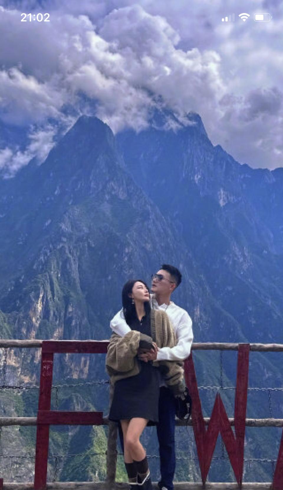 家人们，张馨予这波狗粮撒得够高级！她的影视公司叫“捷捷高”，乍听像个科技公司名，