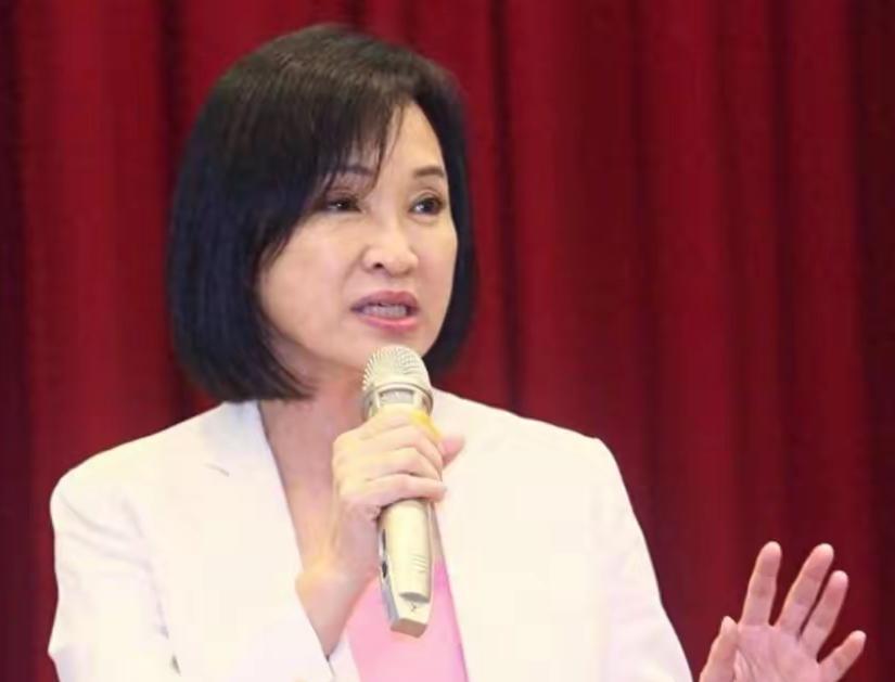 最近高雄政坛又闹开了，民进党民代赖瑞隆和国民党民代柯志恩互怼起来。赖瑞隆先说柯志