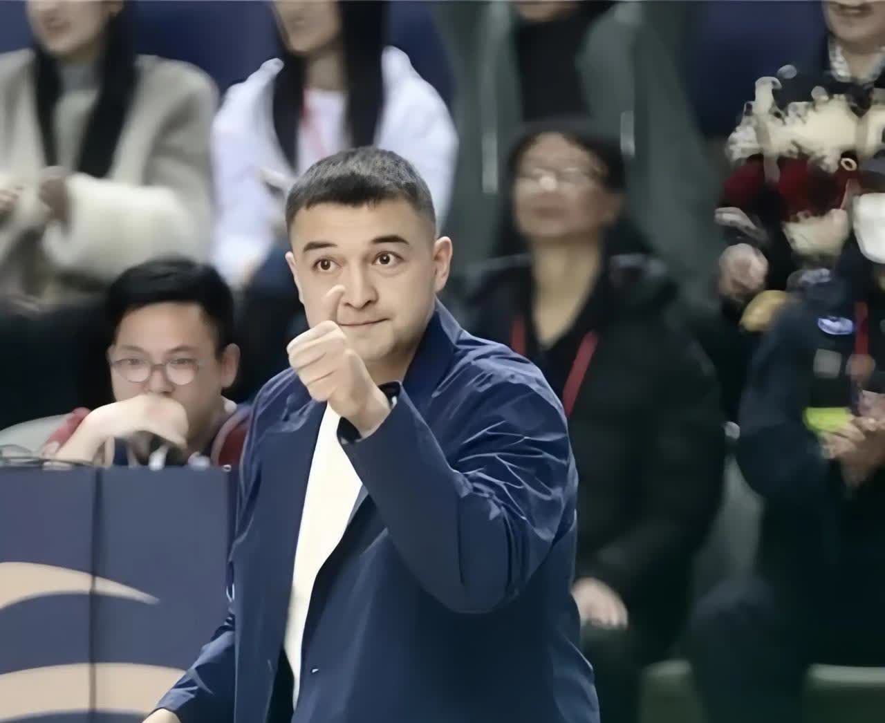 西热力江可能会有点想不到，他之前拼命追求的目标，离开之后，球队就要实现了。

