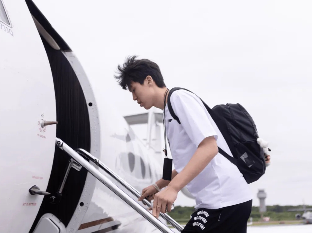 NBA选秀大会，波特兰开拓者用16号签选中了来自中国的中锋杨瀚森。
今日，开拓者
