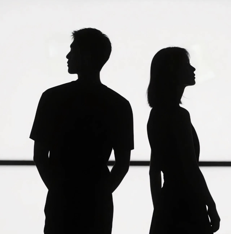 发现没有
已婚的男人、女人
对其他的异性还会心动
不要觉得是
见不得人的丑事
七