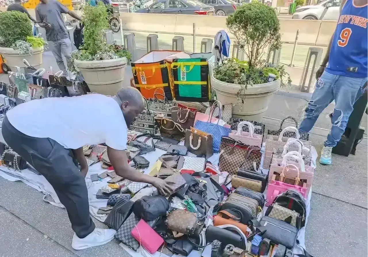 在美国逛地摊，这些东西很眼熟啊
