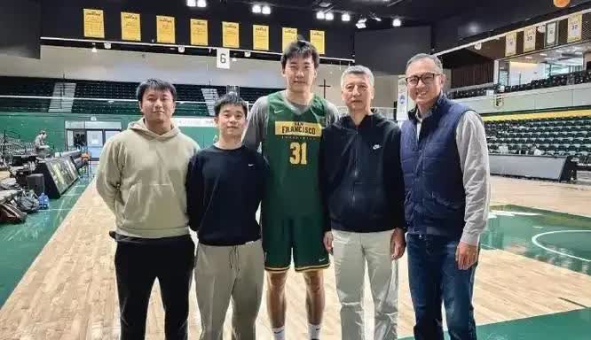 王俊杰和这支中国男篮的缘分，还得是郭士强慧眼识珠啊！千里马常有，而伯乐不常有，这