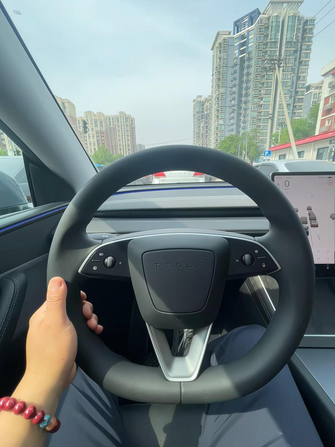 为什么特斯拉这么多缺点还有这么多人买？