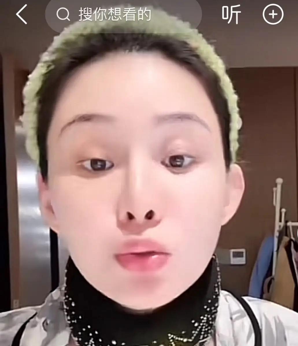 下巴太短，嘴唇太厚，都说这样的人感情不顺。
张颖颖就是这样对脸型，她不缺恋爱对象