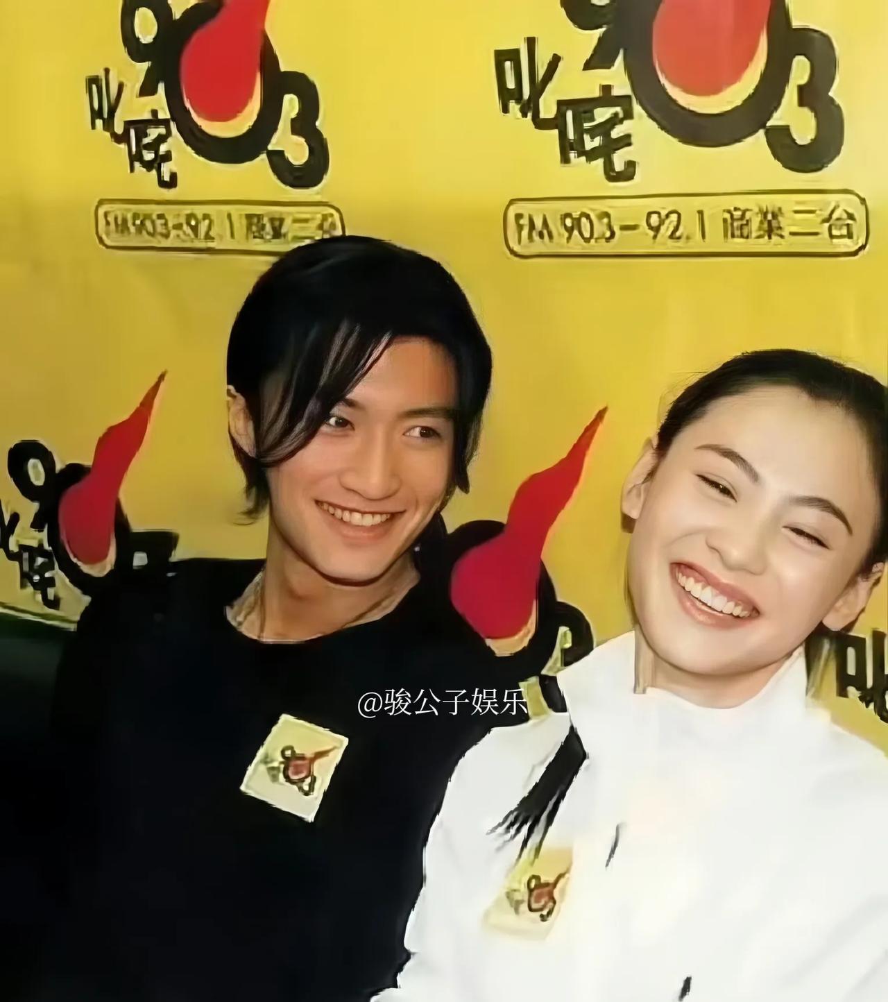 没想到谢霆锋和张柏芝曾经也如此甜蜜。
我一直相信谢霆锋曾经是真心爱过的。因为没人