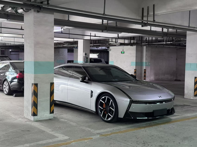 小鹏新p7两周了还没配车
两周了还没有给配车，四驱是不是太难等了，我还没敢选配零