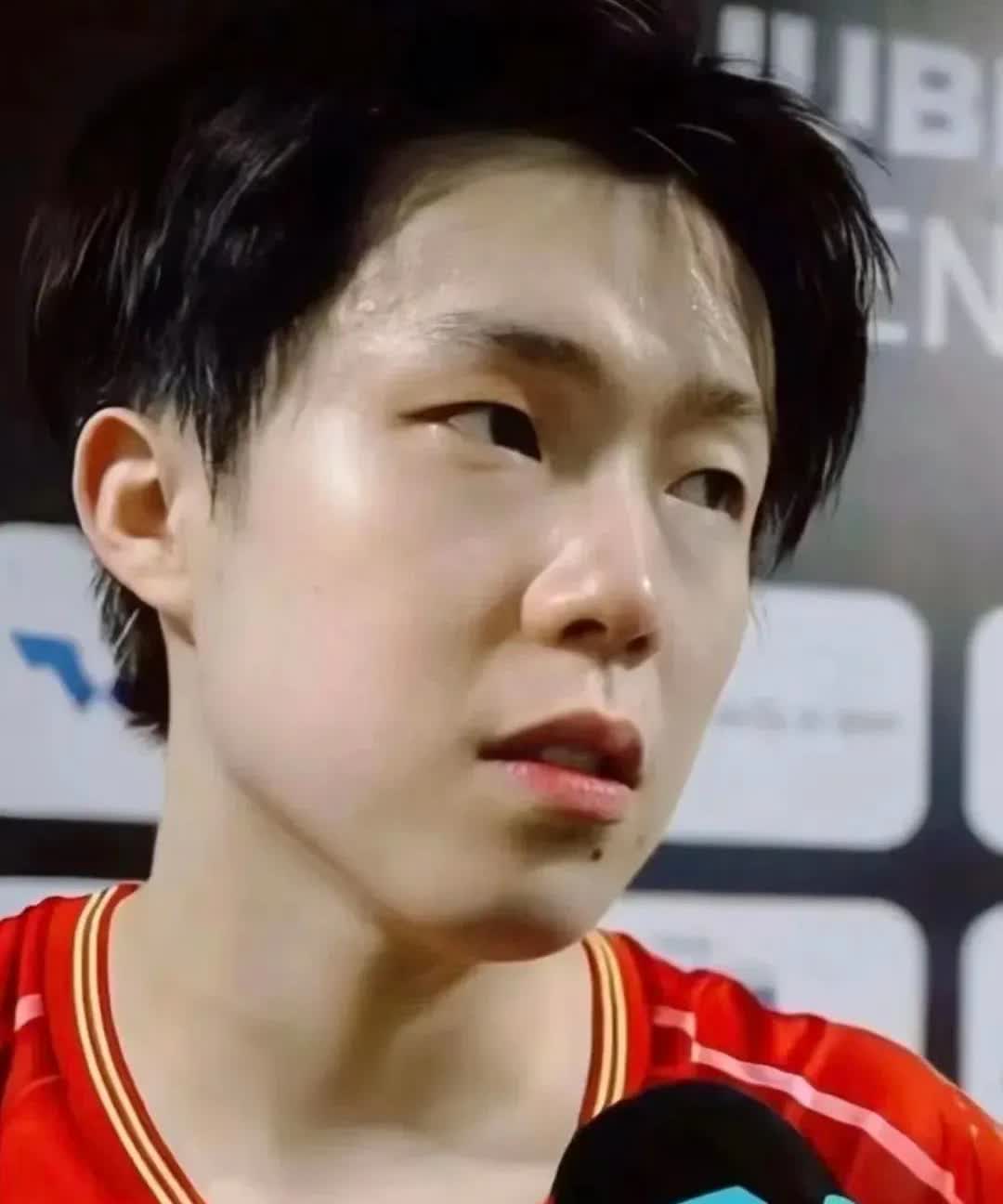 王楚钦的命真苦啊

天生就是捡球的命

跟孙颖莎混双的时候捡就算了，孙颖