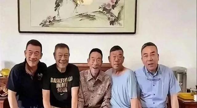 杨少华去世，
他的5个儿子中，最后悔的不是老五杨益，也不是杨老视为亲生儿子的杨进