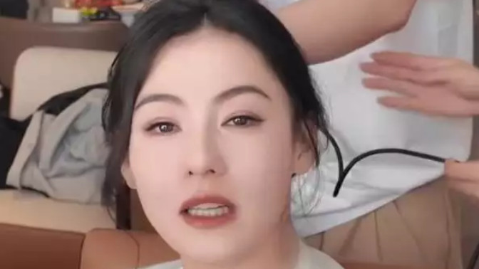 张柏芝的家庭背景比较复杂，原来她也是苦孩子出身，9岁父母离异