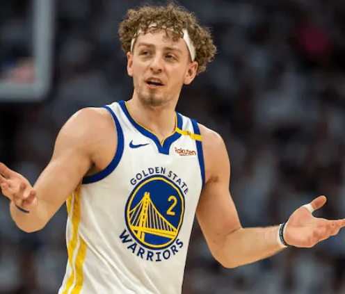 勇士球员布兰丁-波杰姆斯基由于手腕伤势，德雷蒙德-格林由于肋部伤势均下场出战成疑