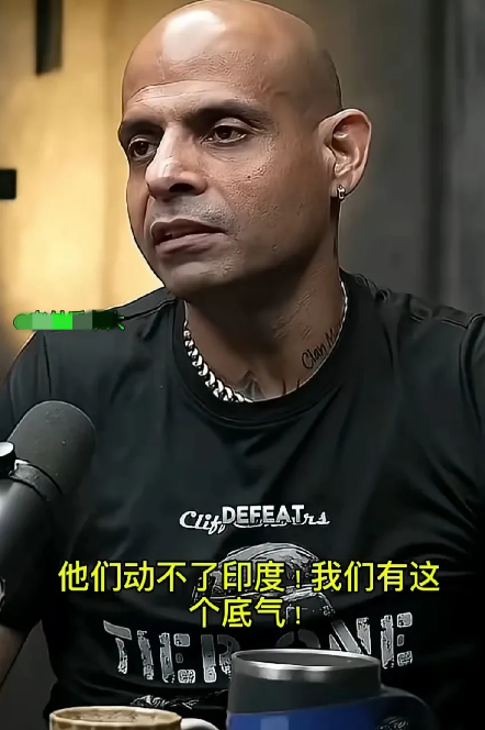 印度最擅长防守，中国不敢动我们这样的超级大国。
印度博主在讨论中印是否发生冲突的