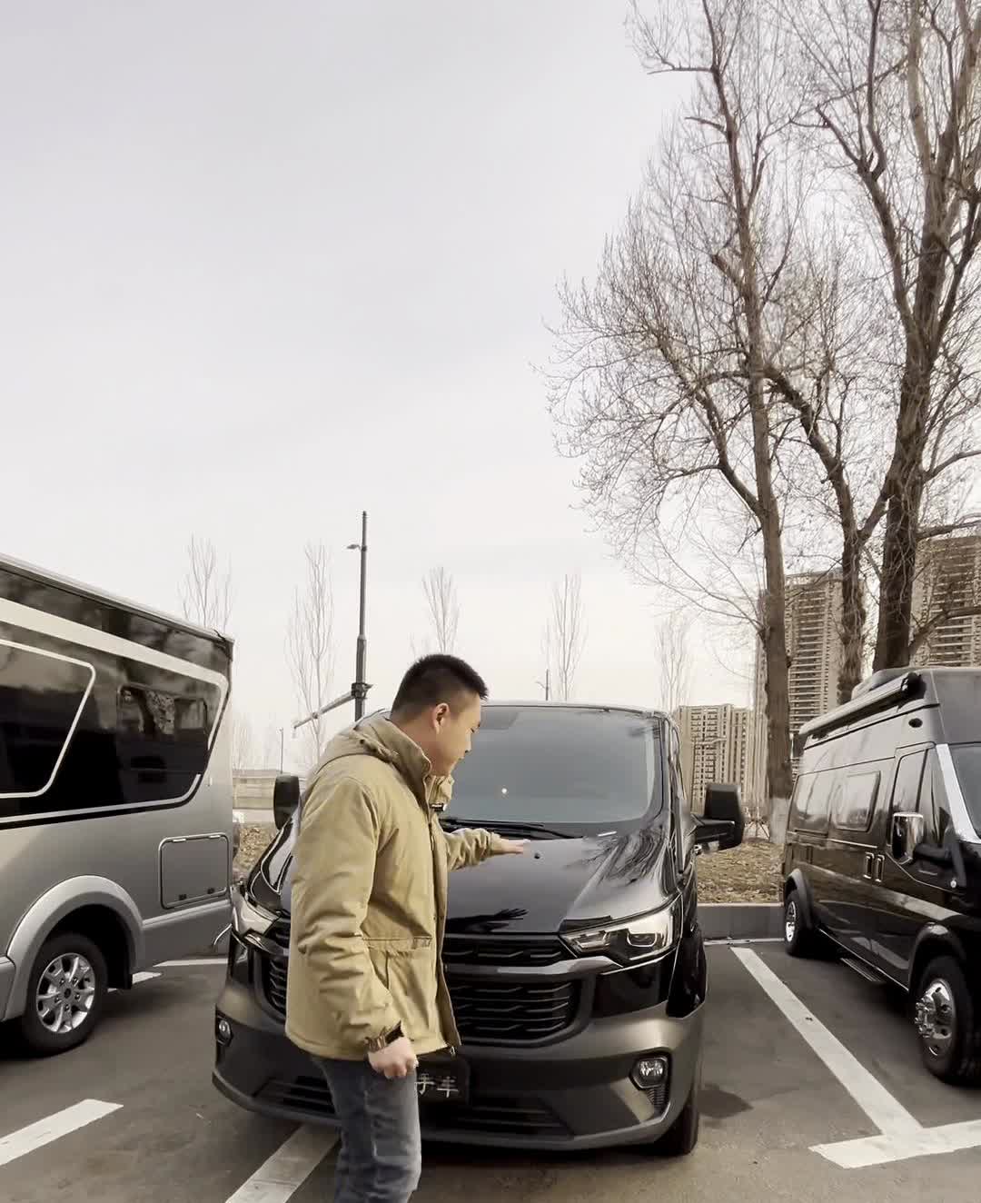 可下地库二手小床车，24年上牌福特新全顺柴油自动挡。
现成改好的床车，上牌九个