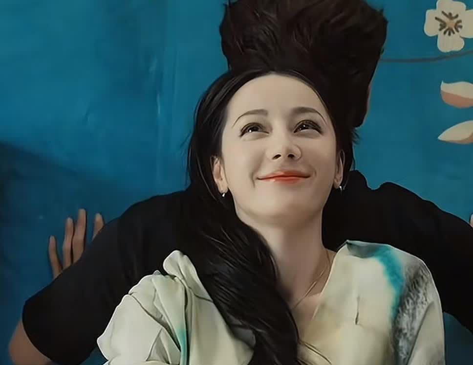 迪丽热巴，你醒醒吧
真不是我说话难听
实在不行！你就退圈吧，我真看不下去了
