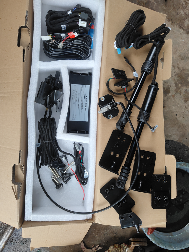 威朗Pro加装电动尾门
经常后备箱拿东西手动开关不方便，680块钱加装一个电动尾