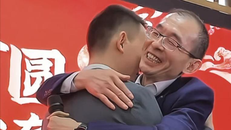 火眼金睛？谢浩男父亲被曝有钱就变坏，评论区涌现“面相大师”