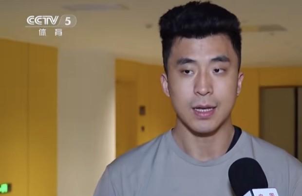 首站西安站，张景胤不参加，右膝盖有陈年旧伤，左膝代偿，导致左膝现在也有软骨磨损。