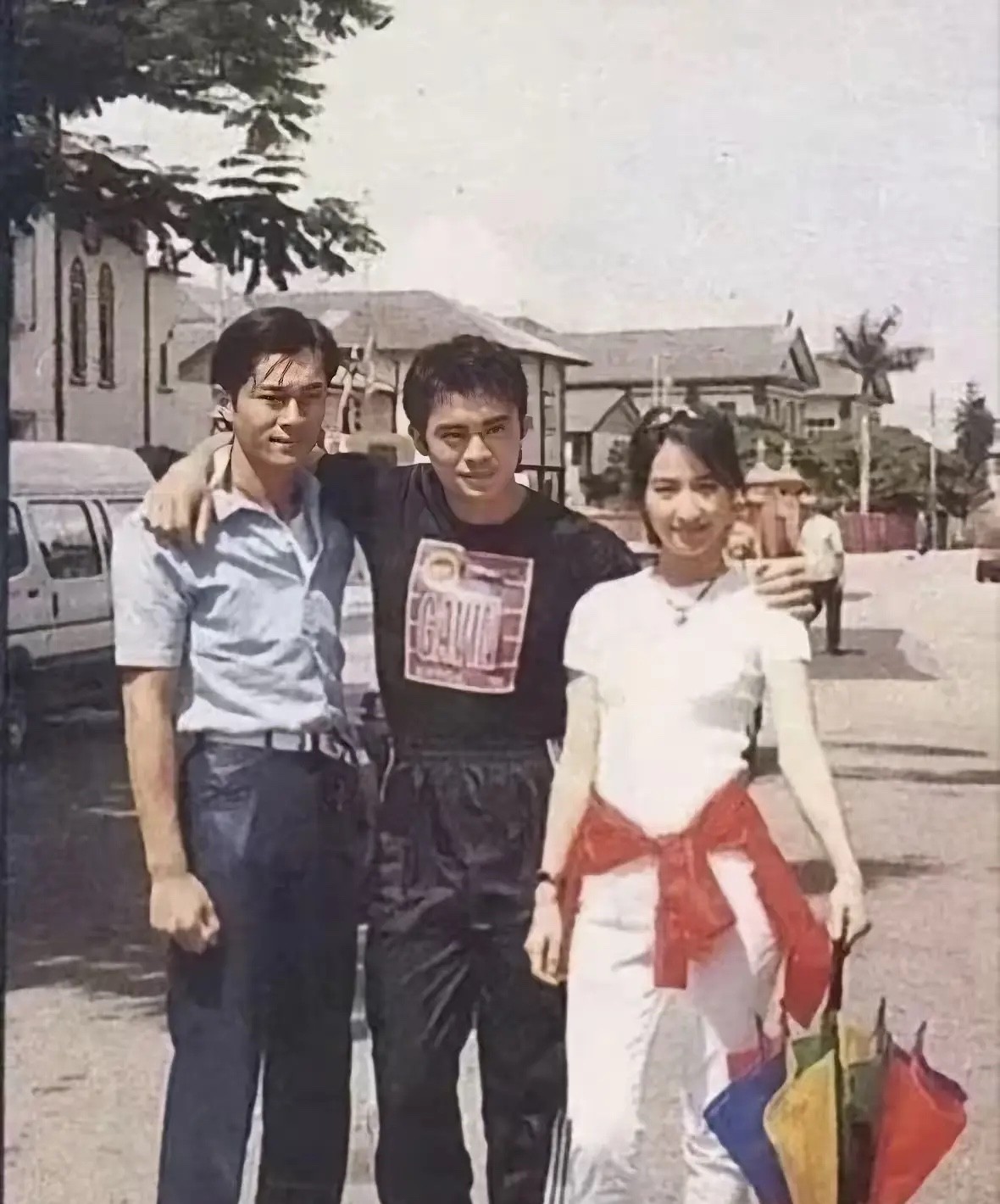 古天乐和关咏荷我认识，中间那位男生又是谁