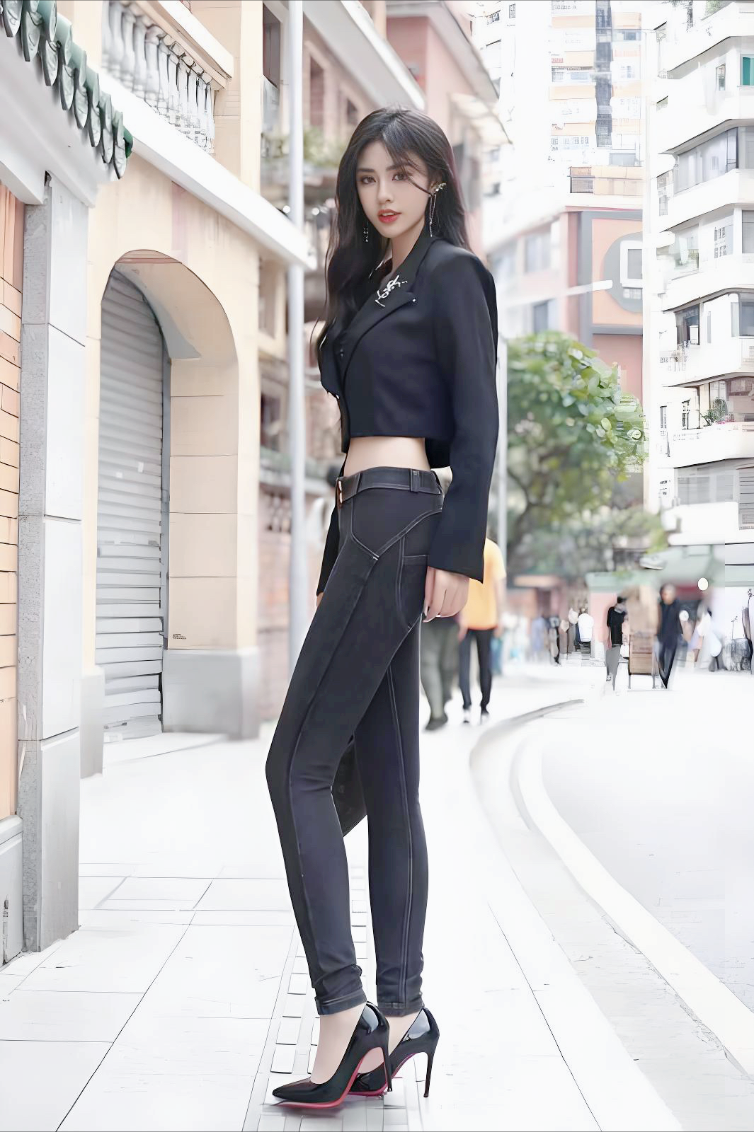 牛仔裤配高跟鞋，这样的美女穿搭你见过吗？