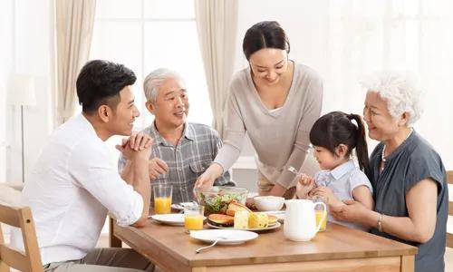 老漂族，困在带孙辈的义务中 
       所谓