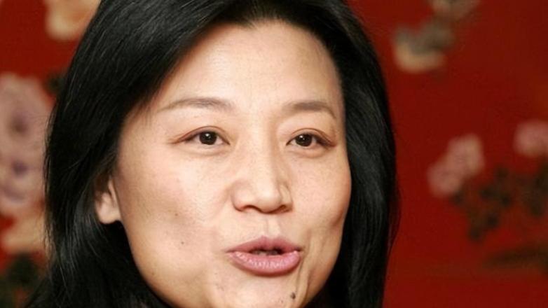 小香玉的现状：嫁小5岁丈夫，43岁高龄生子，前夫王为念依旧单身
