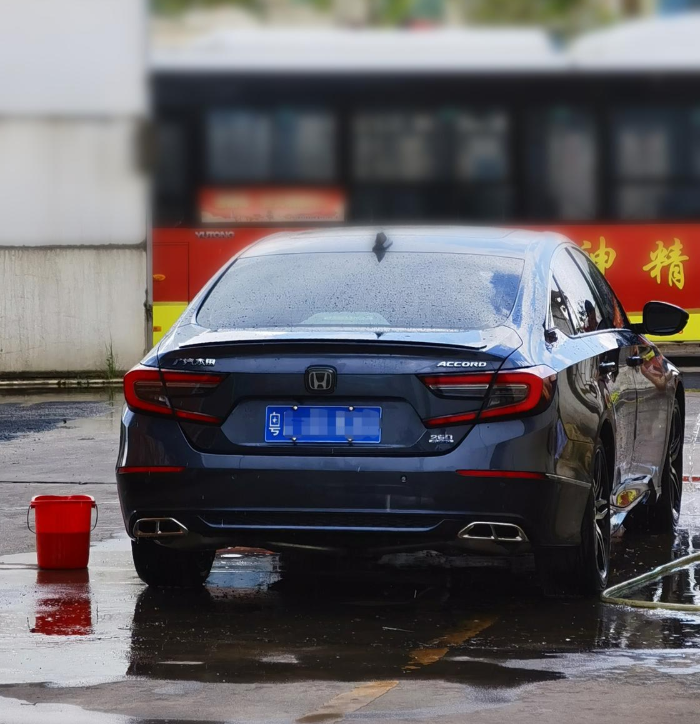 2022雅阁幻夜尊贵
真实感受
内饰凑合吧，朴素。驾乘空间比较宽敞，座位相比较其