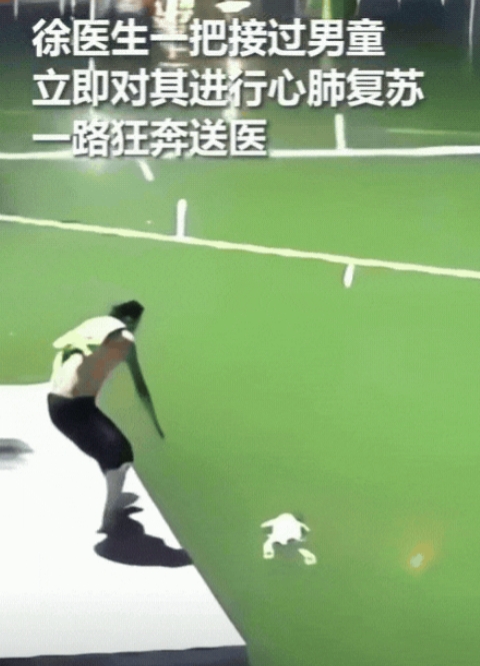 火到人民日报了！浙江，2岁男童趴水边玩，不慎落水，挣扎后逐渐没了声响，爷爷发现后