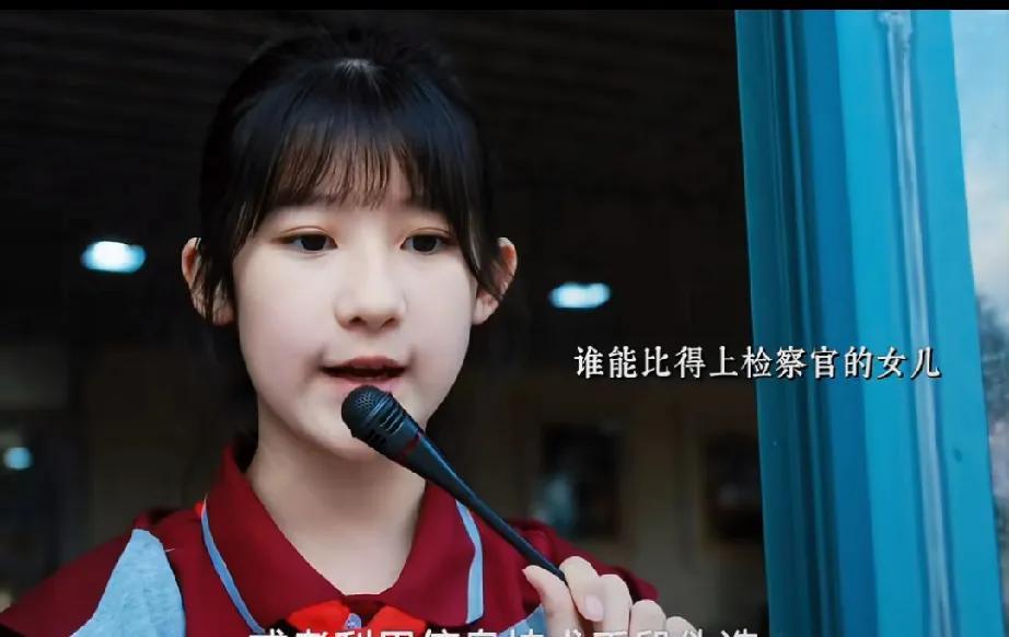《正当防卫》检察官爸爸入狱，滢滢在学校面对排挤孤立，果断反击，妈妈硬气托举！
本