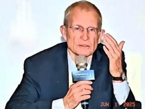 美国近几日一次关于“台海局势”的话中暗示，已经不可能再插手了，不出兵，不帮忙。 